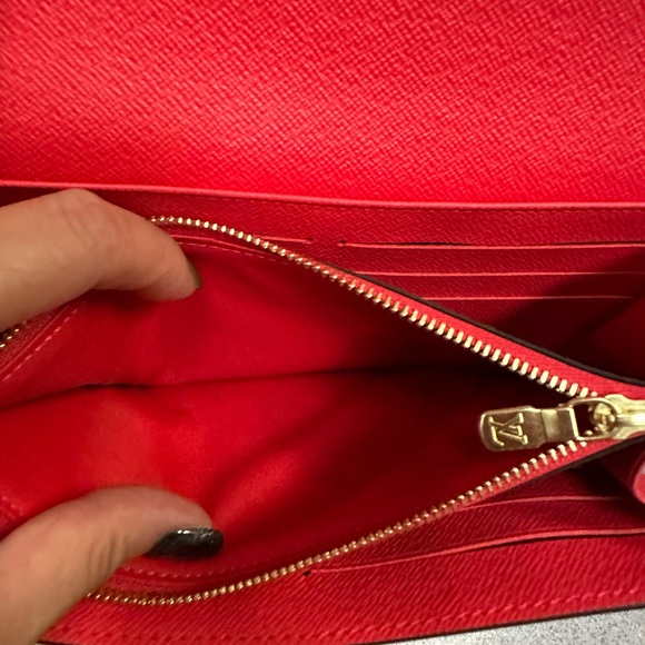 Tracking number - Picture 12 of 16